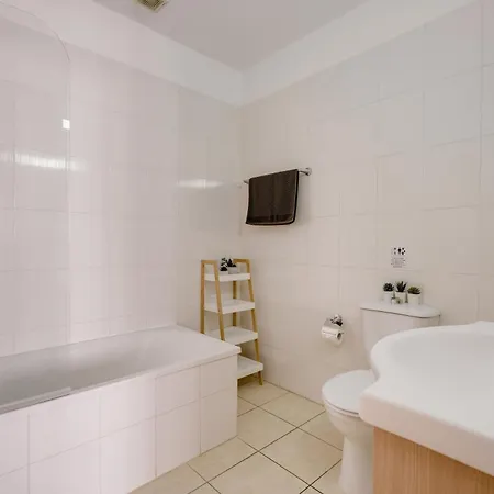 Poppy Apartment